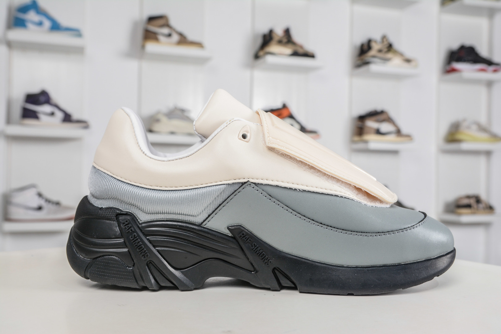 260 RAF SIMONS CYLON-21 潮流运动 圆头系带 低帮休闲鞋采用光滑皮革 HR740009L-330-Chinese UA Cheap High Quatity Brand Clothes Bags handbags Sneakers wholesale wholesaler seller from China Factory suppliers Fashion Clothing Shoes best Quality Beautiful Price 260 RAF SIMONS CYLON-21 潮流运动 圆头系带 低帮休闲鞋采用光滑皮革 HR740009L-330