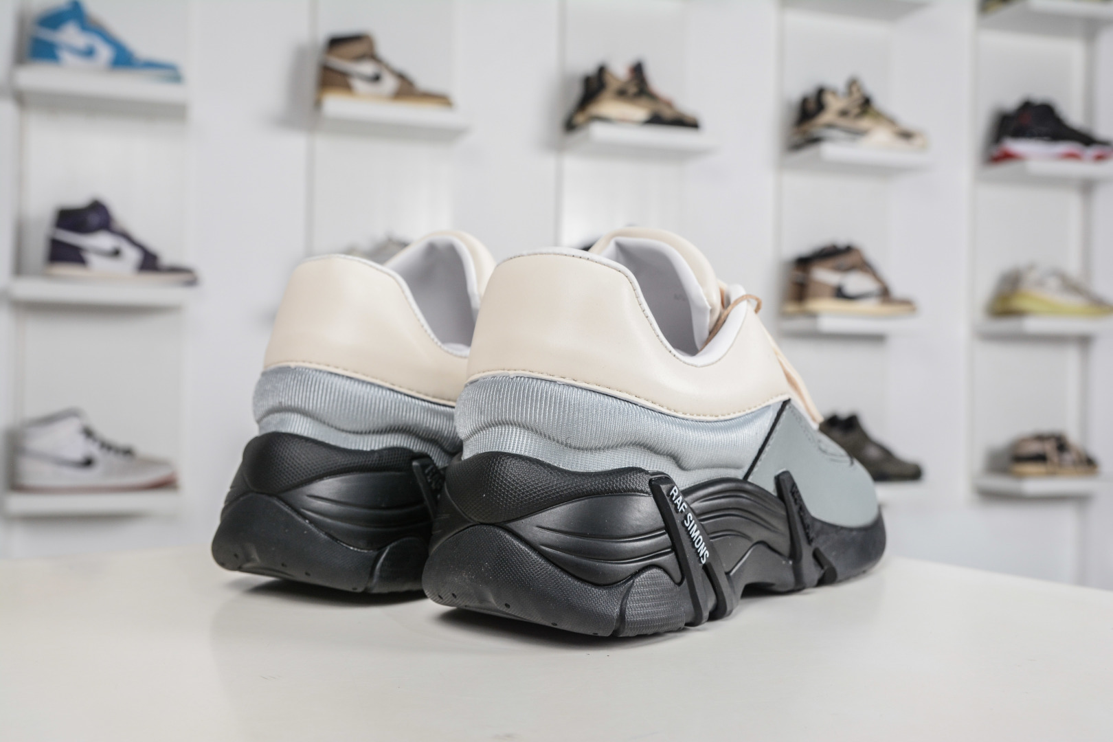 260 RAF SIMONS CYLON-21 潮流运动 圆头系带 低帮休闲鞋采用光滑皮革 HR740009L-330-Chinese UA Cheap High Quatity Brand Clothes Bags handbags Sneakers wholesale wholesaler seller from China Factory suppliers Fashion Clothing Shoes best Quality Beautiful Price 260 RAF SIMONS CYLON-21 潮流运动 圆头系带 低帮休闲鞋采用光滑皮革 HR740009L-330