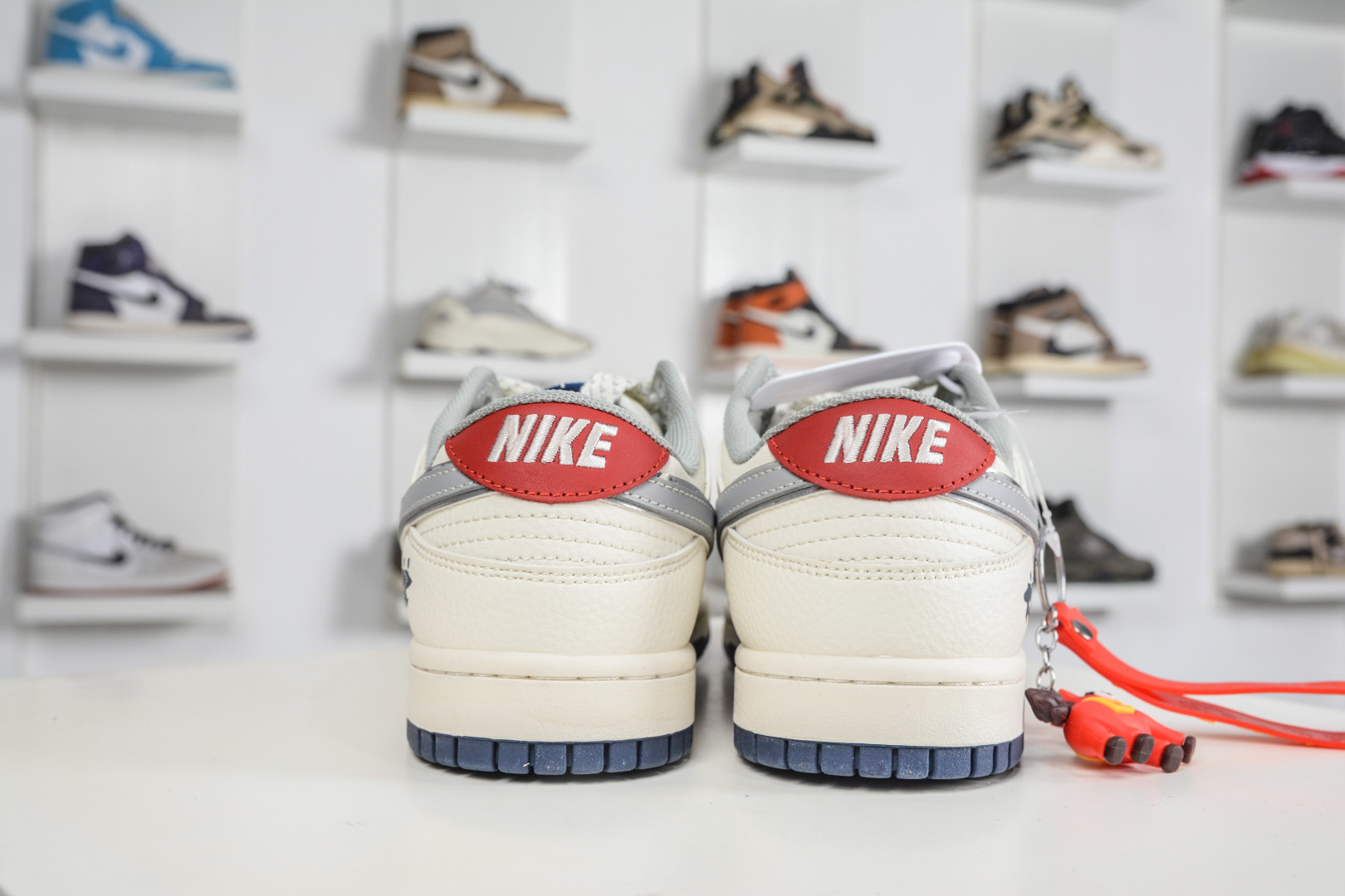 270 Nike SB Dunk Low X Stussy 斯图西马年限定联名—米灰蓝 SD6888-107-Chinese UA Cheap High Quatity Brand Clothes Bags handbags Sneakers wholesale wholesaler seller from China Factory suppliers Fashion Clothing Shoes best Quality Beautiful Price 270 Nike SB Dunk Low X Stussy 斯图西马年限定联名—米灰蓝 SD6888-107