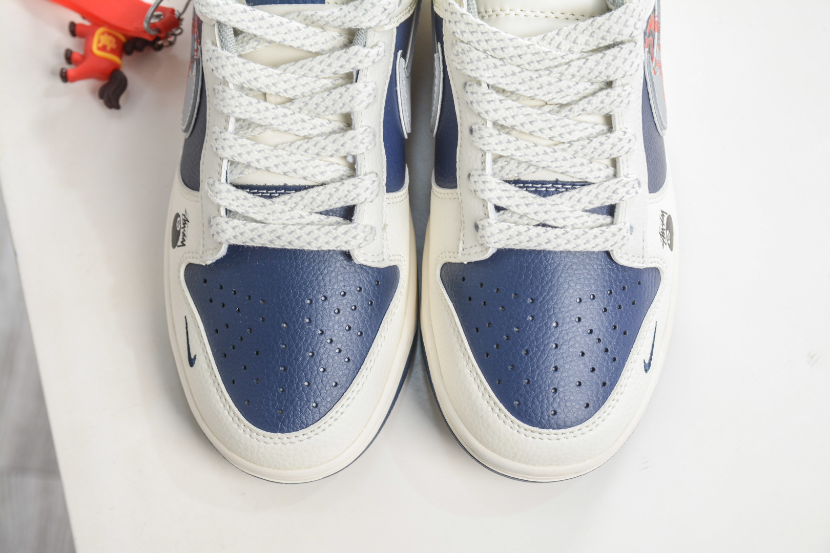 270 Nike SB Dunk Low X Stussy 斯图西马年限定联名—米灰蓝 SD6888-107-Chinese UA Cheap High Quatity Brand Clothes Bags handbags Sneakers wholesale wholesaler seller from China Factory suppliers Fashion Clothing Shoes best Quality Beautiful Price 270 Nike SB Dunk Low X Stussy 斯图西马年限定联名—米灰蓝 SD6888-107