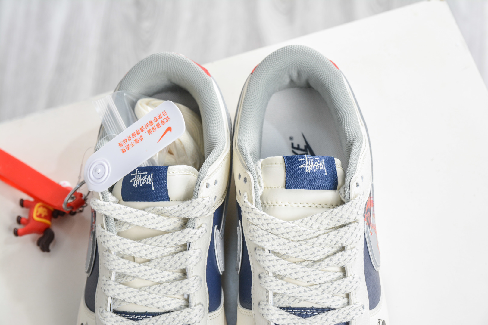 270 Nike SB Dunk Low X Stussy 斯图西马年限定联名—米灰蓝 SD6888-107-Chinese UA Cheap High Quatity Brand Clothes Bags handbags Sneakers wholesale wholesaler seller from China Factory suppliers Fashion Clothing Shoes best Quality Beautiful Price 270 Nike SB Dunk Low X Stussy 斯图西马年限定联名—米灰蓝 SD6888-107