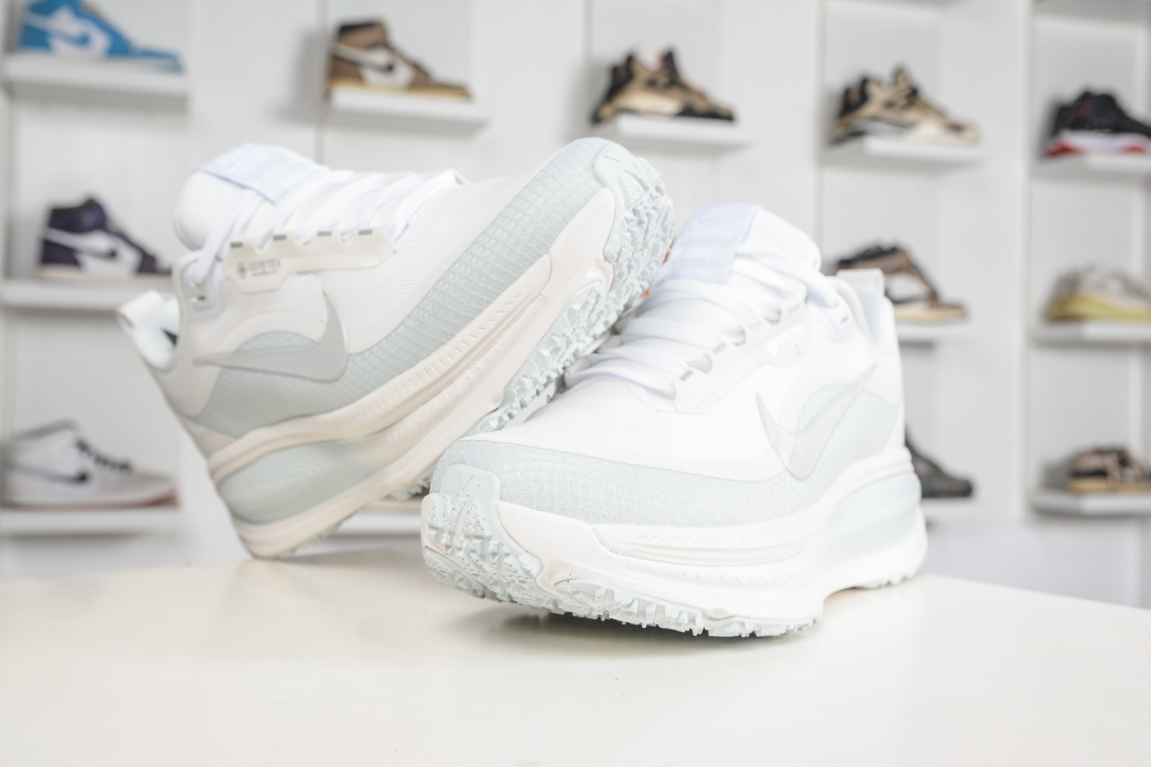 180 Nike Air Zoom Vomero 18 GTX HQ7001-100-Chinese UA Cheap High Quatity Brand Clothes Bags handbags Sneakers wholesale wholesaler seller from China Factory suppliers Fashion Clothing Shoes best Quality Beautiful Price 180 Nike Air Zoom Vomero 18 GTX HQ7001-100