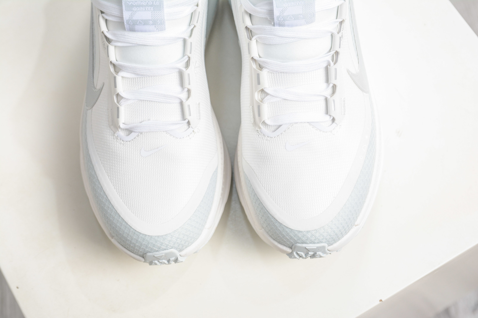 180 Nike Air Zoom Vomero 18 GTX HQ7001-100-Chinese UA Cheap High Quatity Brand Clothes Bags handbags Sneakers wholesale wholesaler seller from China Factory suppliers Fashion Clothing Shoes best Quality Beautiful Price 180 Nike Air Zoom Vomero 18 GTX HQ7001-100
