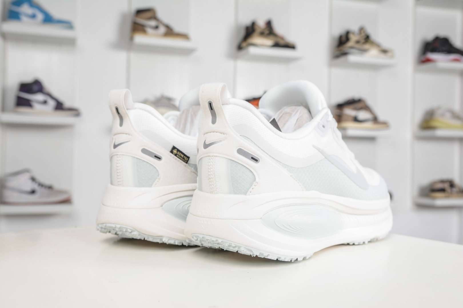 180 Nike Air Zoom Vomero 18 GTX HQ7001-100-Chinese UA Cheap High Quatity Brand Clothes Bags handbags Sneakers wholesale wholesaler seller from China Factory suppliers Fashion Clothing Shoes best Quality Beautiful Price 180 Nike Air Zoom Vomero 18 GTX HQ7001-100