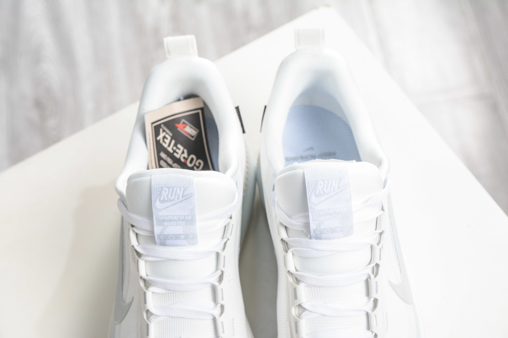 180 Nike Air Zoom Vomero 18 GTX HQ7001-100-Chinese UA Cheap High Quatity Brand Clothes Bags handbags Sneakers wholesale wholesaler seller from China Factory suppliers Fashion Clothing Shoes best Quality Beautiful Price 180 Nike Air Zoom Vomero 18 GTX HQ7001-100