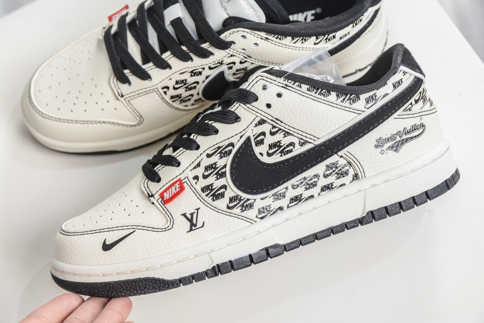 270 Nike SB Dunk Low x Louis Vuitton LV联名-白黑 MN1688-103-Chinese UA Cheap High Quatity Brand Clothes Bags handbags Sneakers wholesale wholesaler seller from China Factory suppliers Fashion Clothing Shoes best Quality Beautiful Price 270 Nike SB Dunk Low x Louis Vuitton LV联名-白黑 MN1688-103