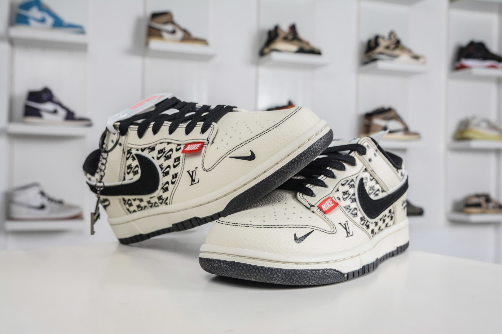 270 Nike SB Dunk Low x Louis Vuitton LV联名-白黑 MN1688-103-Chinese UA Cheap High Quatity Brand Clothes Bags handbags Sneakers wholesale wholesaler seller from China Factory suppliers Fashion Clothing Shoes best Quality Beautiful Price 270 Nike SB Dunk Low x Louis Vuitton LV联名-白黑 MN1688-103