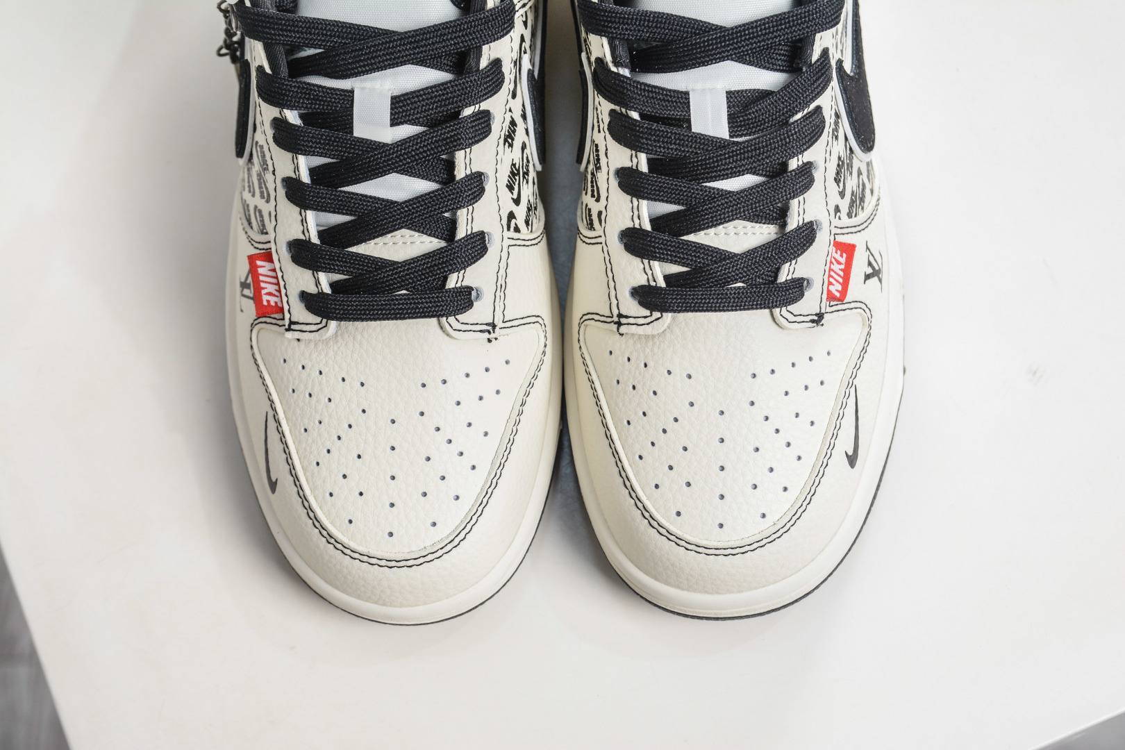 270 Nike SB Dunk Low x Louis Vuitton LV联名-白黑 MN1688-103-Chinese UA Cheap High Quatity Brand Clothes Bags handbags Sneakers wholesale wholesaler seller from China Factory suppliers Fashion Clothing Shoes best Quality Beautiful Price 270 Nike SB Dunk Low x Louis Vuitton LV联名-白黑 MN1688-103