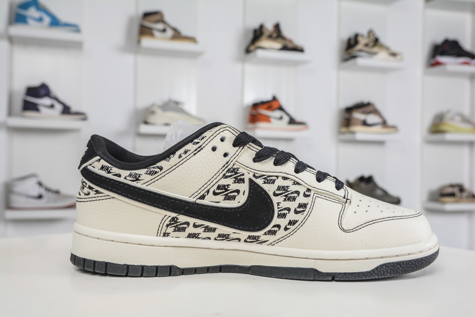 270 Nike SB Dunk Low x Louis Vuitton LV联名-白黑 MN1688-103-Chinese UA Cheap High Quatity Brand Clothes Bags handbags Sneakers wholesale wholesaler seller from China Factory suppliers Fashion Clothing Shoes best Quality Beautiful Price 270 Nike SB Dunk Low x Louis Vuitton LV联名-白黑 MN1688-103