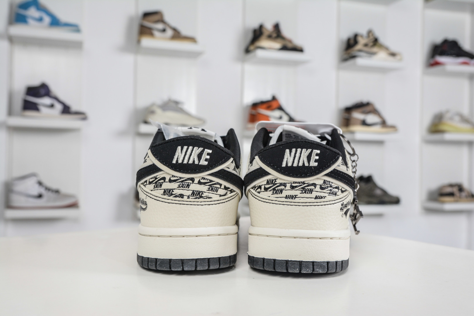 270 Nike SB Dunk Low x Louis Vuitton LV联名-白黑 MN1688-103-Chinese UA Cheap High Quatity Brand Clothes Bags handbags Sneakers wholesale wholesaler seller from China Factory suppliers Fashion Clothing Shoes best Quality Beautiful Price 270 Nike SB Dunk Low x Louis Vuitton LV联名-白黑 MN1688-103