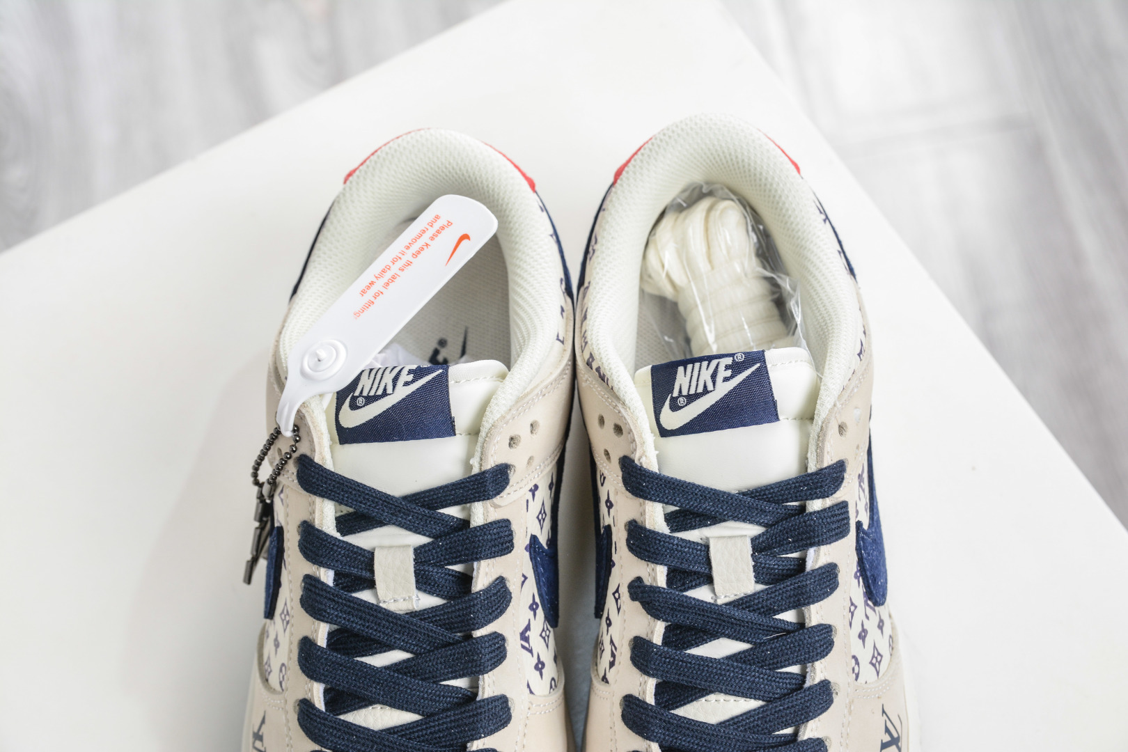 270 Nike SB Dunk Low x Louis Vuitton LV联名-米白蓝红 DN3168-020-Chinese UA Cheap High Quatity Brand Clothes Bags handbags Sneakers wholesale wholesaler seller from China Factory suppliers Fashion Clothing Shoes best Quality Beautiful Price 270 Nike SB Dunk Low x Louis Vuitton LV联名-米白蓝红 DN3168-020