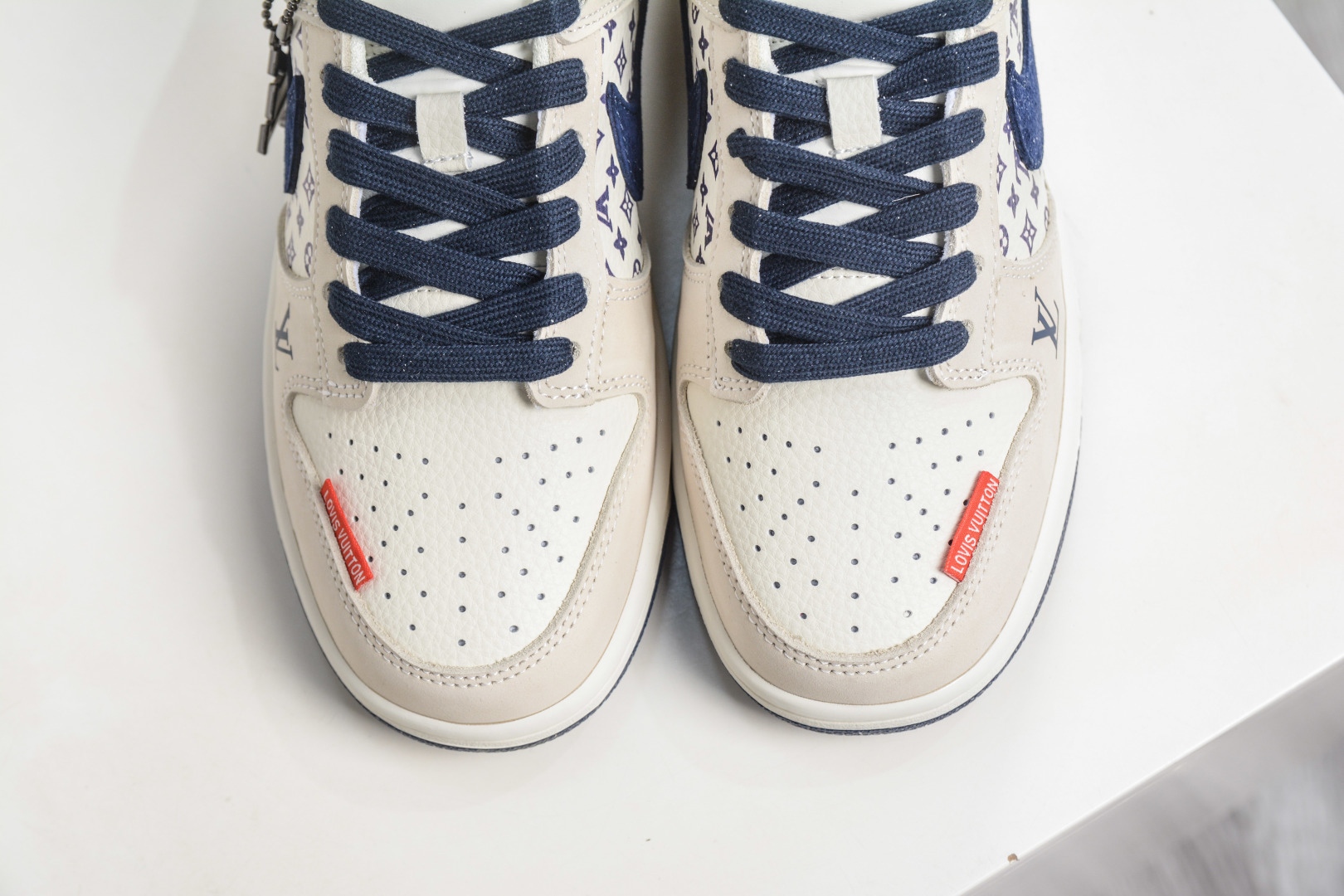 270 Nike SB Dunk Low x Louis Vuitton LV联名-米白蓝红 DN3168-020-Chinese UA Cheap High Quatity Brand Clothes Bags handbags Sneakers wholesale wholesaler seller from China Factory suppliers Fashion Clothing Shoes best Quality Beautiful Price 270 Nike SB Dunk Low x Louis Vuitton LV联名-米白蓝红 DN3168-020