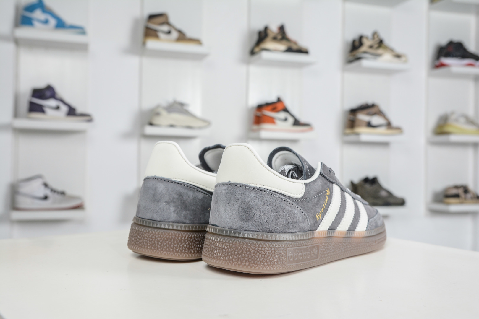 150 adidas originals HANDBALL SPEZIAL 灰白 KJ6303-Chinese UA Cheap High Quatity Brand Clothes Bags handbags Sneakers wholesale wholesaler seller from China Factory suppliers Fashion Clothing Shoes best Quality Beautiful Price 150 adidas originals HANDBALL SPEZIAL 灰白 KJ6303
