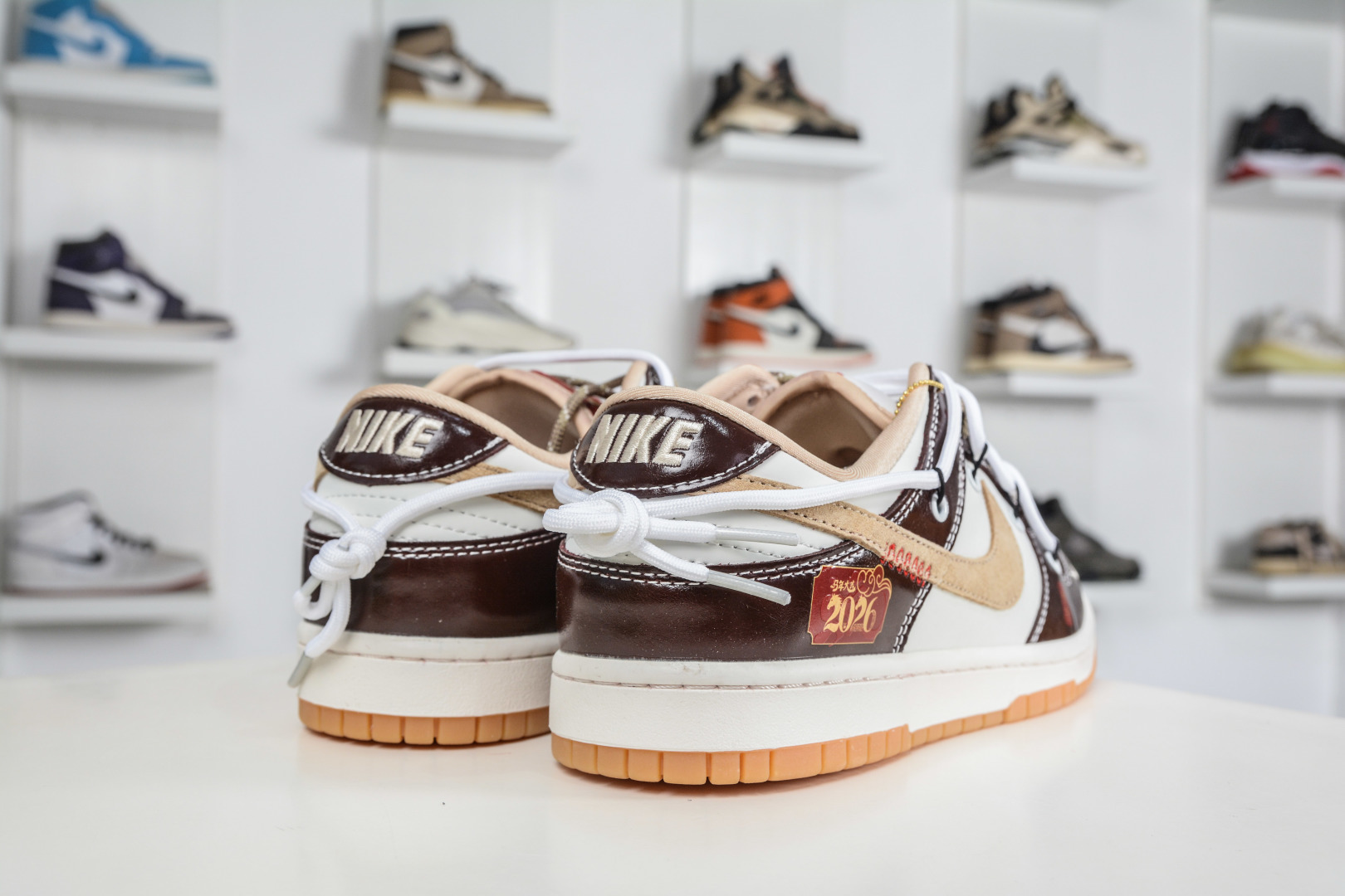 290 Nike SB Dunk Low 马年限定 白酒红棕勾绑带 YX5066-C90-Chinese UA Cheap High Quatity Brand Clothes Bags handbags Sneakers wholesale wholesaler seller from China Factory suppliers Fashion Clothing Shoes best Quality Beautiful Price 290 Nike SB Dunk Low 马年限定 白酒红棕勾绑带 YX5066-C90