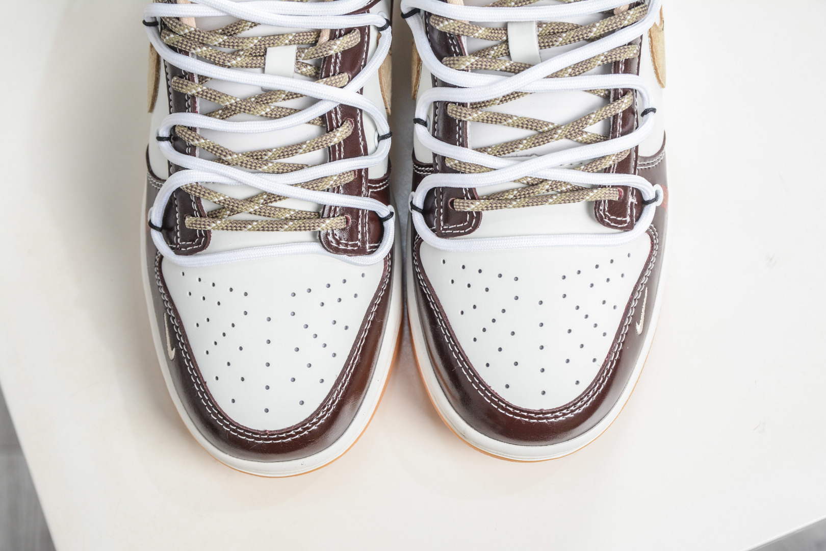 290 Nike SB Dunk Low 马年限定 白酒红棕勾绑带 YX5066-C90-Chinese UA Cheap High Quatity Brand Clothes Bags handbags Sneakers wholesale wholesaler seller from China Factory suppliers Fashion Clothing Shoes best Quality Beautiful Price 290 Nike SB Dunk Low 马年限定 白酒红棕勾绑带 YX5066-C90