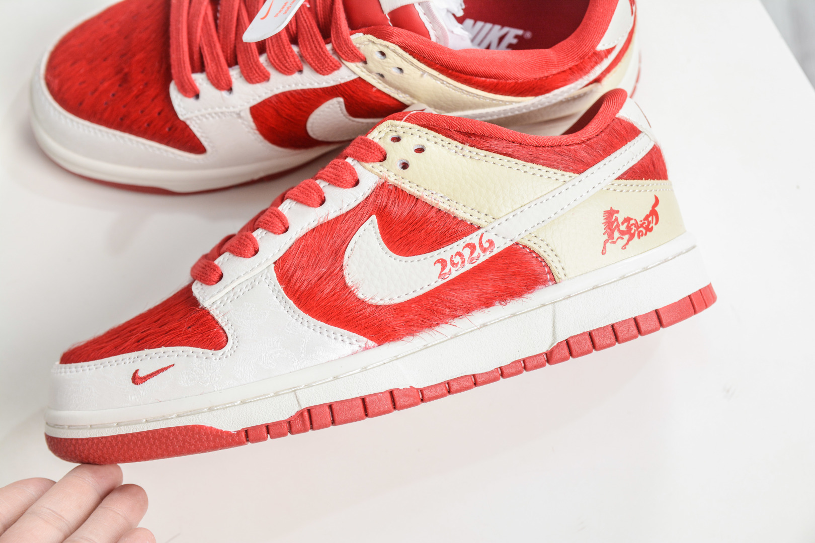 290 Nike SB Dunk Low 马年限定 米白红马毛 DS6608-020-Chinese UA Cheap High Quatity Brand Clothes Bags handbags Sneakers wholesale wholesaler seller from China Factory suppliers Fashion Clothing Shoes best Quality Beautiful Price 290 Nike SB Dunk Low 马年限定 米白红马毛 DS6608-020