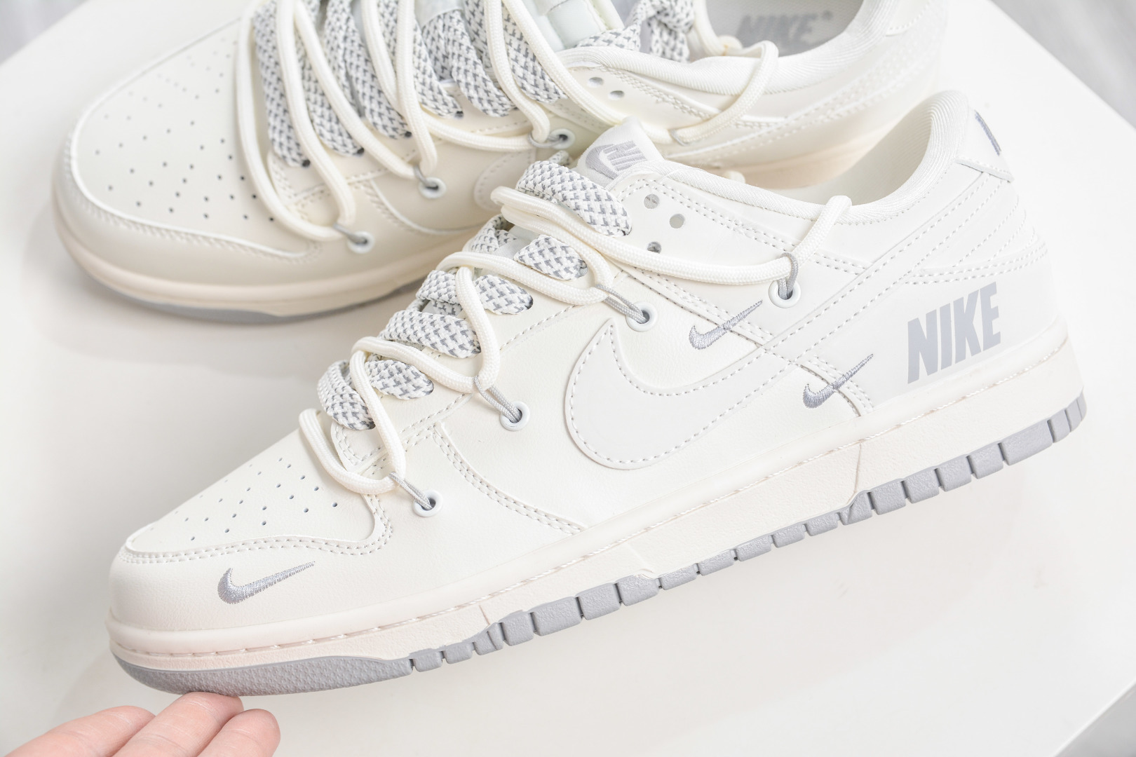 290 Nike SB Dunk Low 耐克联名-白灰三小勾绑带 JP2026-103