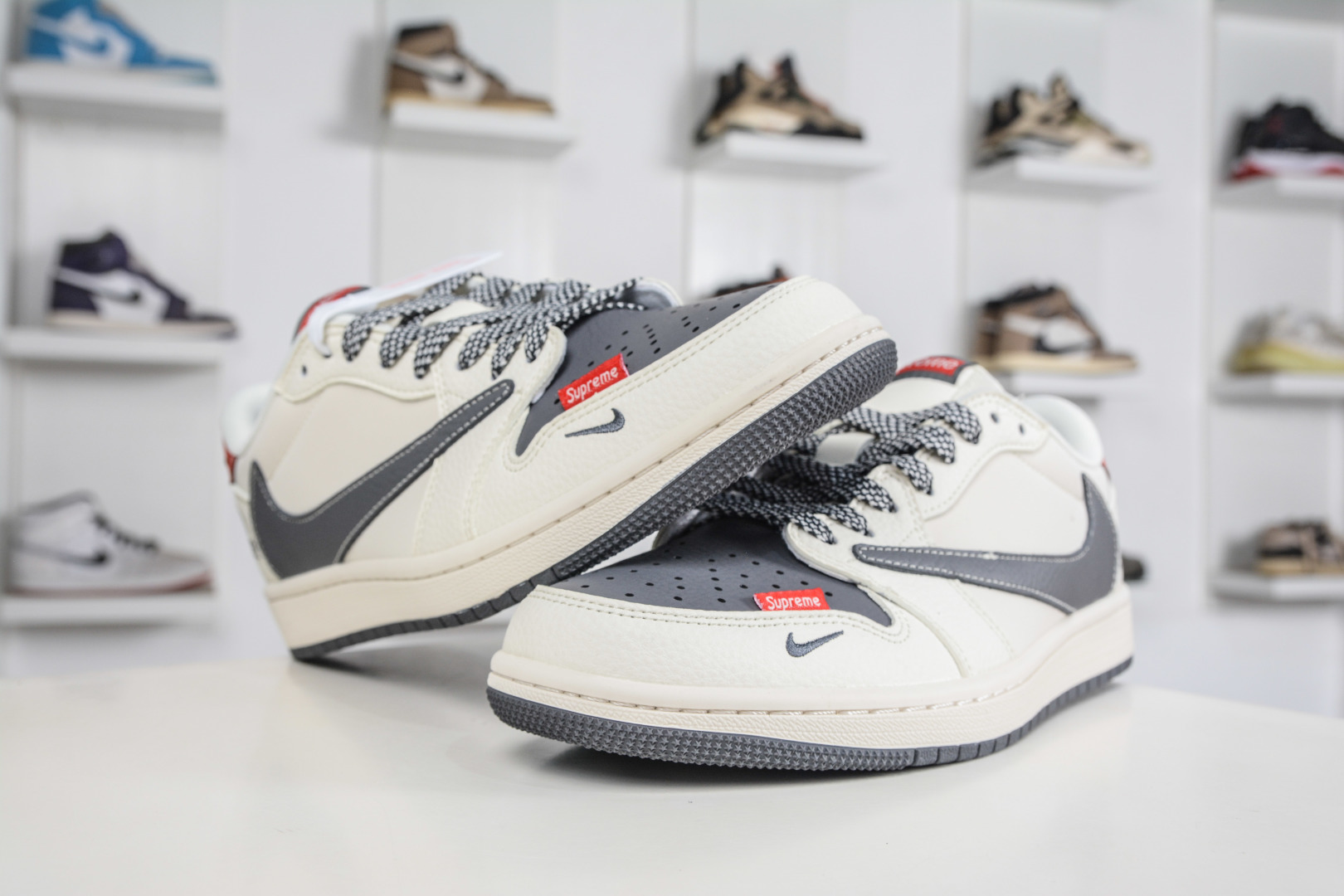 270 Supreme x Travis Scott x Air Jordan 1 Low乔丹1代低帮倒钩北面Sup联名-米灰红 QW5088-210-Chinese UA Cheap High Quatity Brand Clothes Bags handbags Sneakers wholesale wholesaler seller from China Factory suppliers Fashion Clothing Shoes best Quality Beautiful Price 270 Supreme x Travis Scott x Air Jordan 1 Low乔丹1代低帮倒钩北面Sup联名-米灰红 QW5088-210