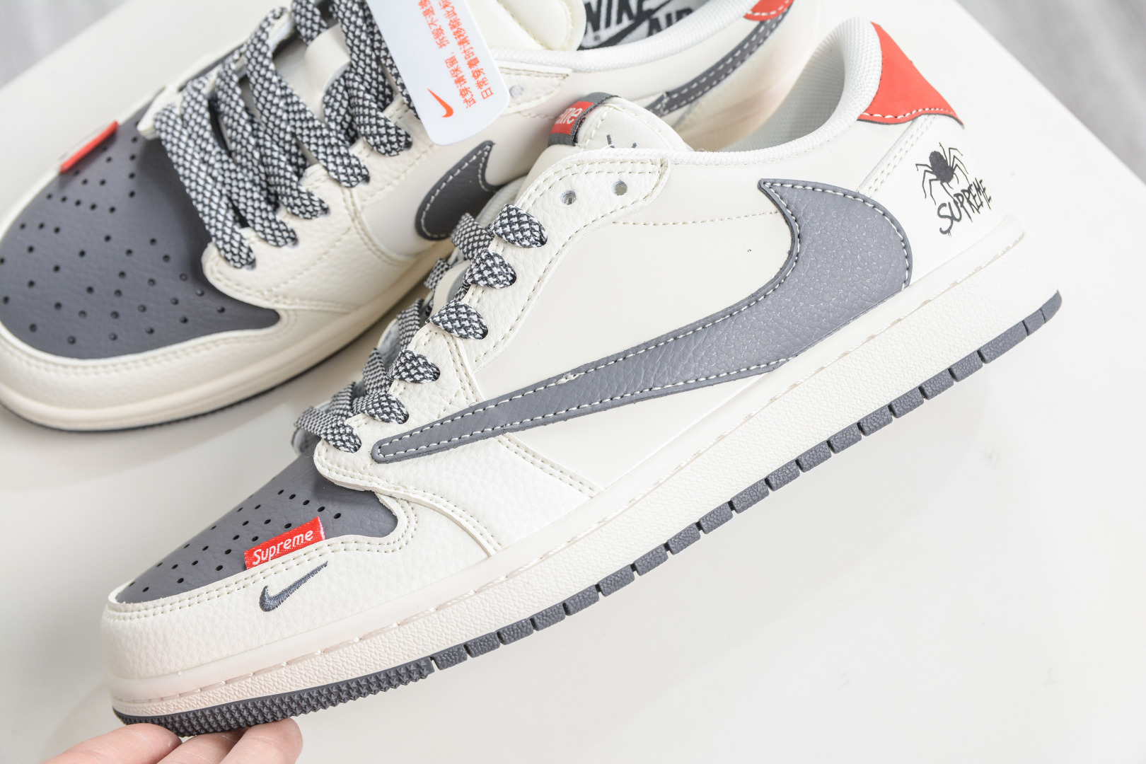 270 Supreme x Travis Scott x Air Jordan 1 Low乔丹1代低帮倒钩北面Sup联名-米灰红 QW5088-210-Chinese UA Cheap High Quatity Brand Clothes Bags handbags Sneakers wholesale wholesaler seller from China Factory suppliers Fashion Clothing Shoes best Quality Beautiful Price 270 Supreme x Travis Scott x Air Jordan 1 Low乔丹1代低帮倒钩北面Sup联名-米灰红 QW5088-210