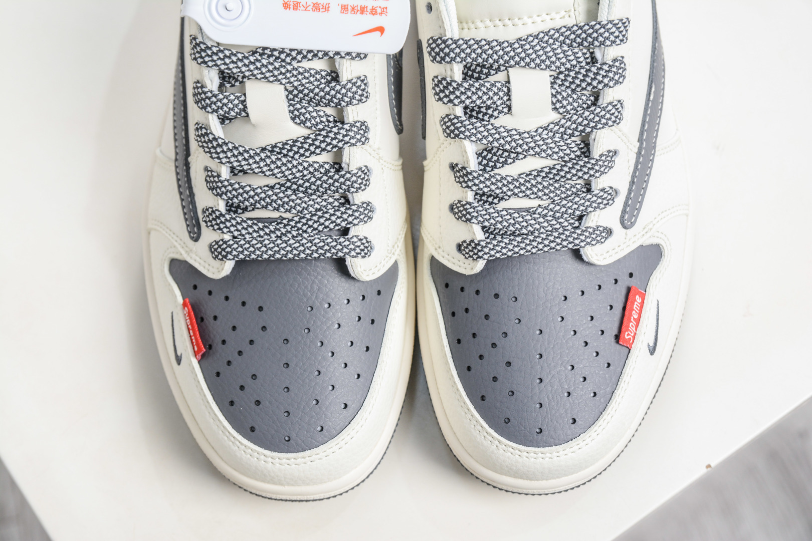 270 Supreme x Travis Scott x Air Jordan 1 Low乔丹1代低帮倒钩北面Sup联名-米灰红 QW5088-210-Chinese UA Cheap High Quatity Brand Clothes Bags handbags Sneakers wholesale wholesaler seller from China Factory suppliers Fashion Clothing Shoes best Quality Beautiful Price 270 Supreme x Travis Scott x Air Jordan 1 Low乔丹1代低帮倒钩北面Sup联名-米灰红 QW5088-210