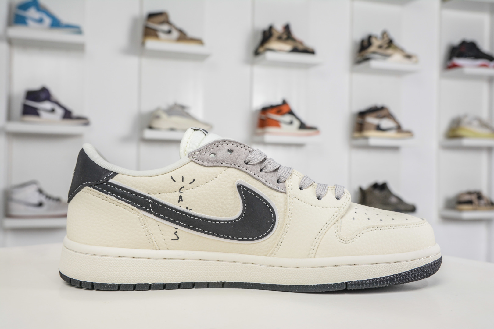 270 TS x Air Jordan 1 Retro Low x The North Face 北面联名-米白黑 LD2028-071