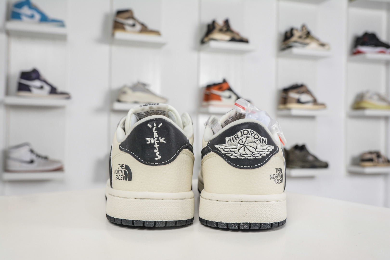 270 TS x Air Jordan 1 Retro Low x The North Face 北面联名-米白黑 LD2028-071
