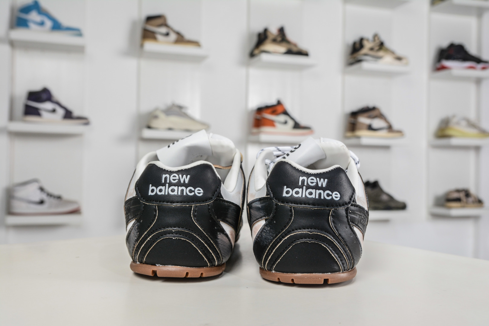 220 Miu Miu x New Balance联名款运动鞋 New Balance 530 学院少女风 联名款只保留了旧版NB530