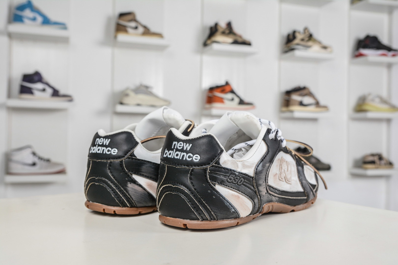 220 Miu Miu x New Balance联名款运动鞋 New Balance 530 学院少女风 联名款只保留了旧版NB530