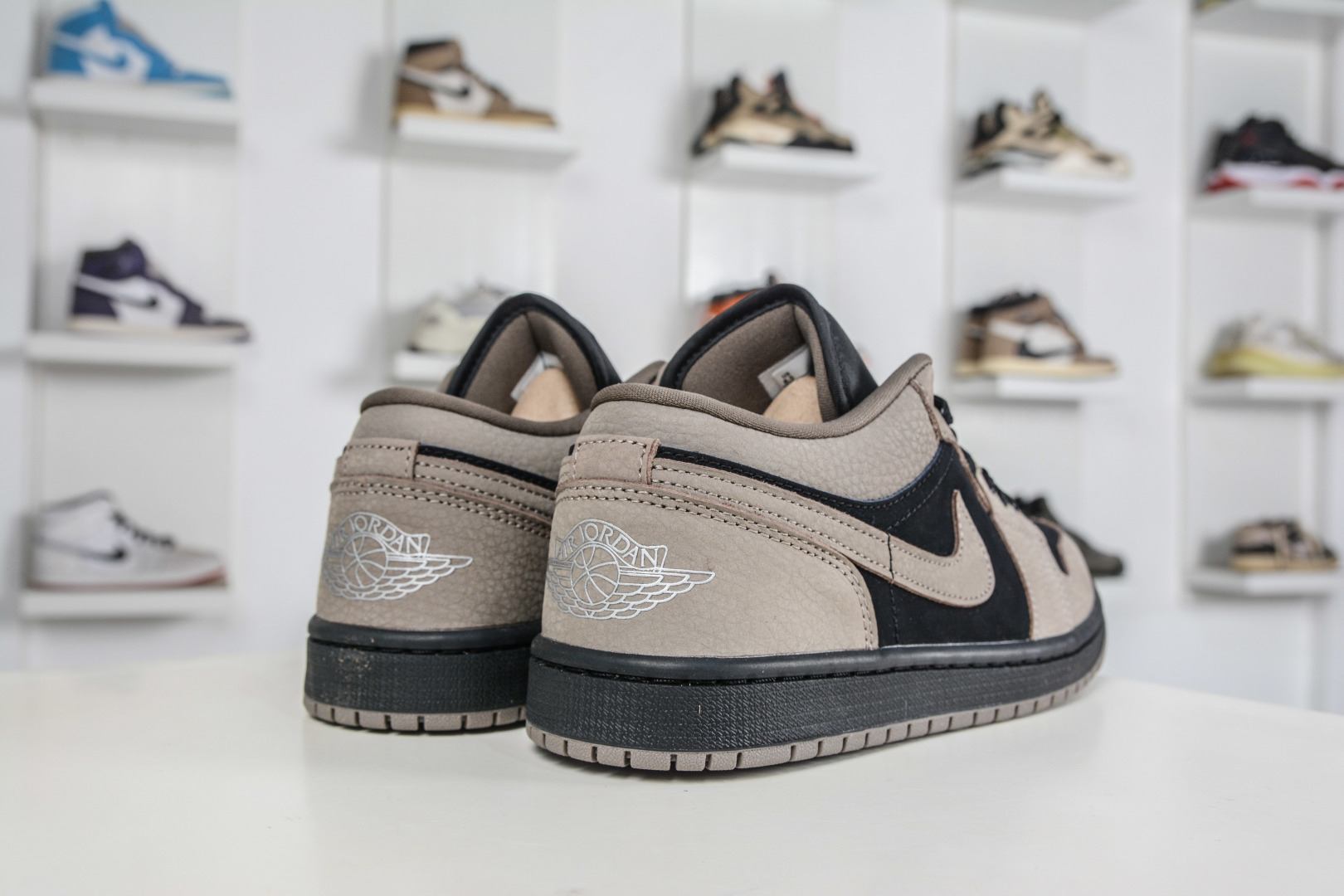 220 DTAir Jordan AJ1 Low 低帮 摩卡黑棕 IB7109-005-Chinese UA Cheap High Quatity Brand Clothes Bags handbags Sneakers wholesale wholesaler seller from China Factory suppliers Fashion Clothing Shoes best Quality Beautiful Price 220 DTAir Jordan AJ1 Low 低帮 摩卡黑棕 IB7109-005