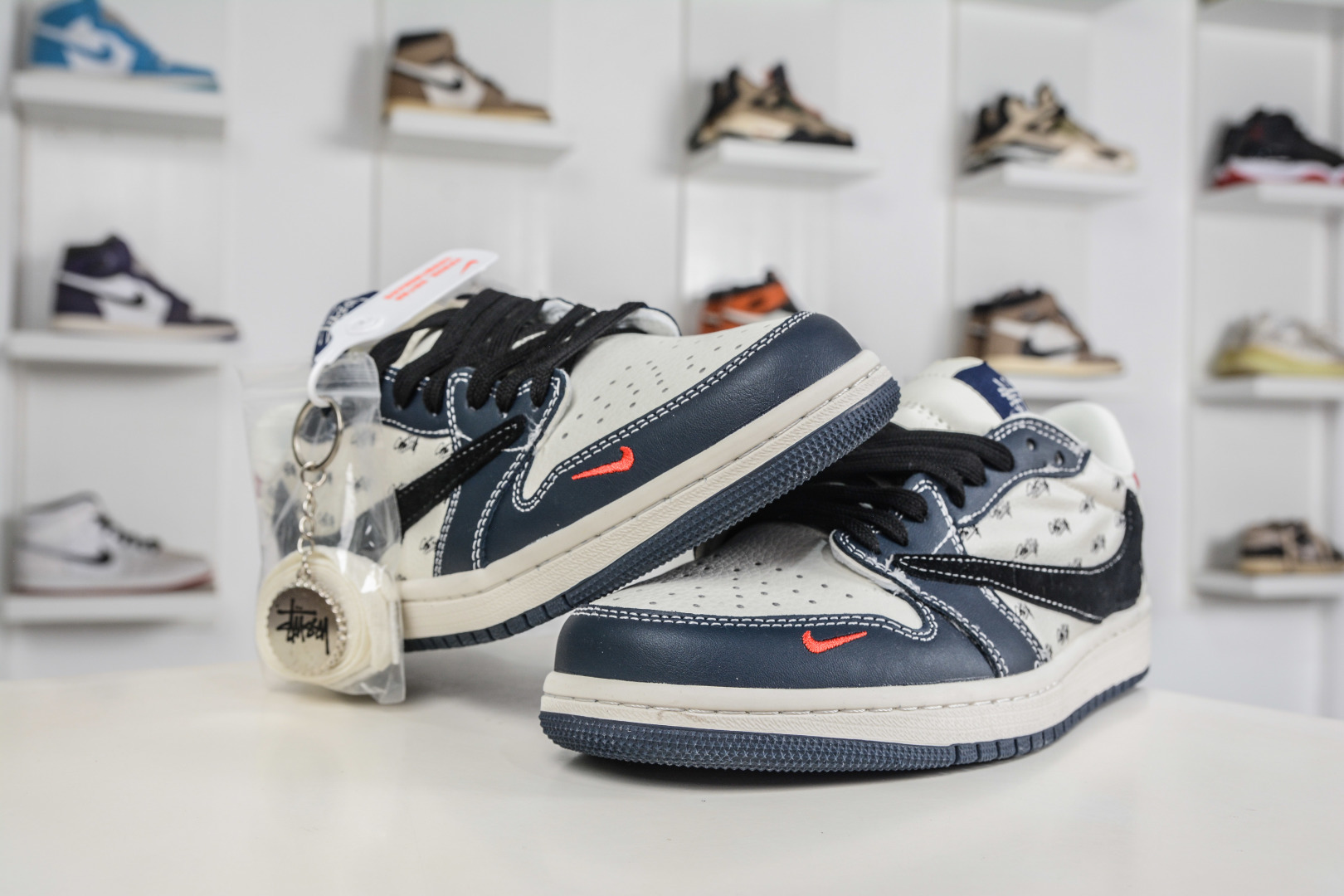 270 TS x Air Jordan x Stussy AJ1 Low 倒钩低帮联名斯图西-白蓝黑 JW1188-170-Chinese UA Cheap High Quatity Brand Clothes Bags handbags Sneakers wholesale wholesaler seller from China Factory suppliers Fashion Clothing Shoes best Quality Beautiful Price 270 TS x Air Jordan x Stussy AJ1 Low 倒钩低帮联名斯图西-白蓝黑 JW1188-170