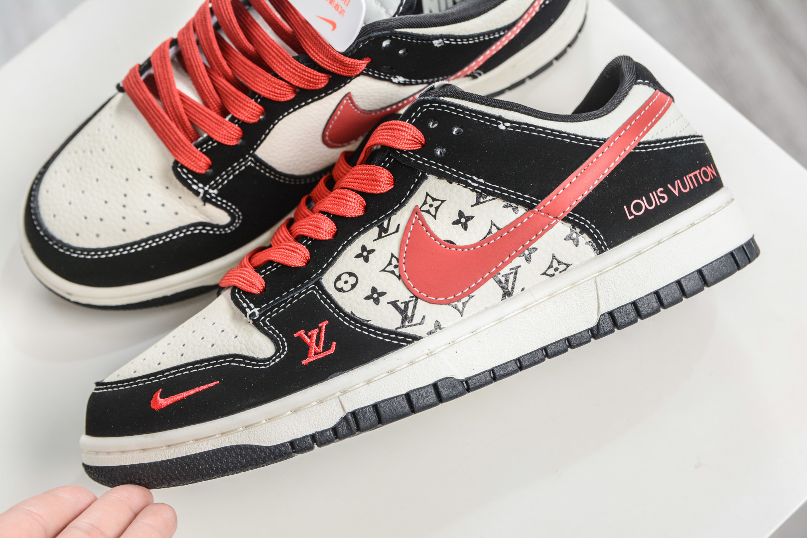 270 Nike SB Dunk Low x Louis Vuitton LV联名-米黑红 SJ8888-006-Chinese UA Cheap High Quatity Brand Clothes Bags handbags Sneakers wholesale wholesaler seller from China Factory suppliers Fashion Clothing Shoes best Quality Beautiful Price 270 Nike SB Dunk Low x Louis Vuitton LV联名-米黑红 SJ8888-006