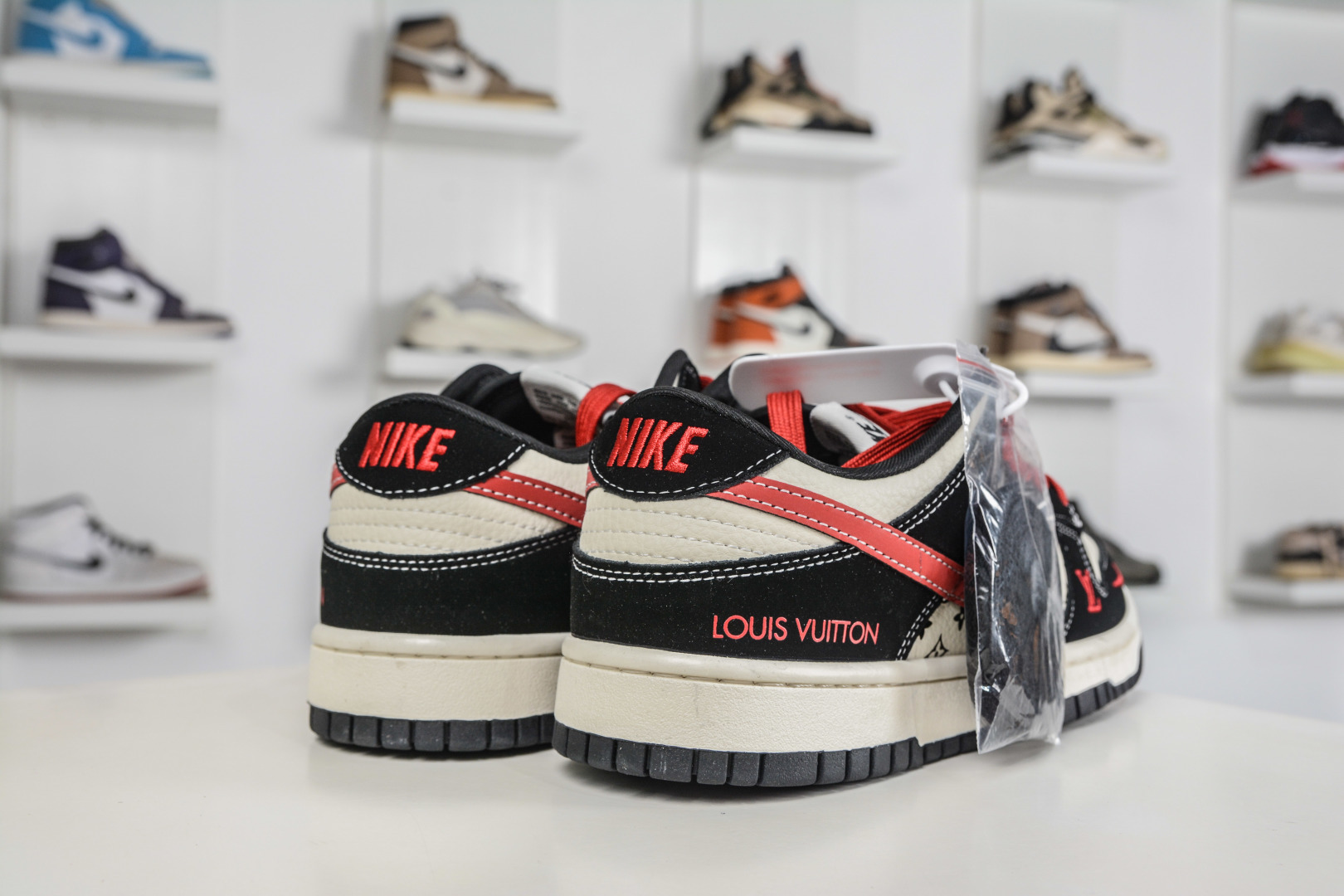 270 Nike SB Dunk Low x Louis Vuitton LV联名-米黑红 SJ8888-006-Chinese UA Cheap High Quatity Brand Clothes Bags handbags Sneakers wholesale wholesaler seller from China Factory suppliers Fashion Clothing Shoes best Quality Beautiful Price 270 Nike SB Dunk Low x Louis Vuitton LV联名-米黑红 SJ8888-006