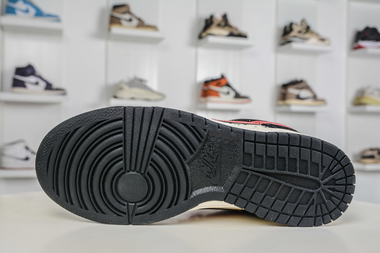270 Nike SB Dunk Low x Louis Vuitton LV联名-米黑红 SJ8888-006-Chinese UA Cheap High Quatity Brand Clothes Bags handbags Sneakers wholesale wholesaler seller from China Factory suppliers Fashion Clothing Shoes best Quality Beautiful Price 270 Nike SB Dunk Low x Louis Vuitton LV联名-米黑红 SJ8888-006