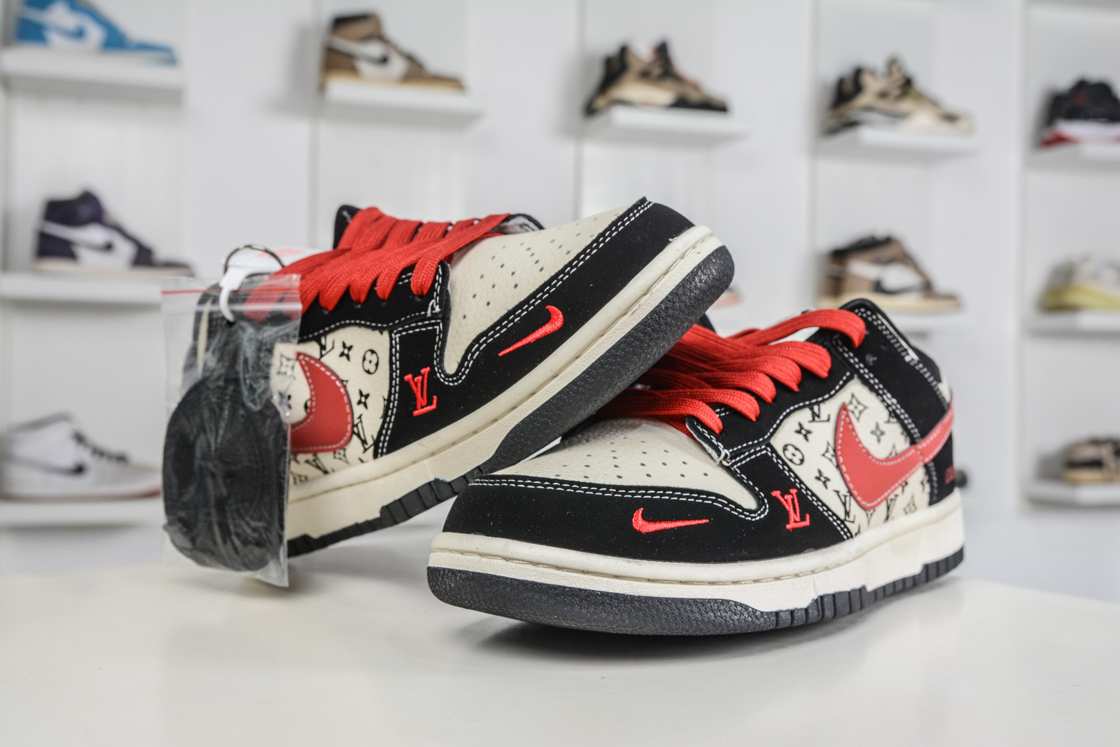 270 Nike SB Dunk Low x Louis Vuitton LV联名-米黑红 SJ8888-006-Chinese UA Cheap High Quatity Brand Clothes Bags handbags Sneakers wholesale wholesaler seller from China Factory suppliers Fashion Clothing Shoes best Quality Beautiful Price 270 Nike SB Dunk Low x Louis Vuitton LV联名-米黑红 SJ8888-006