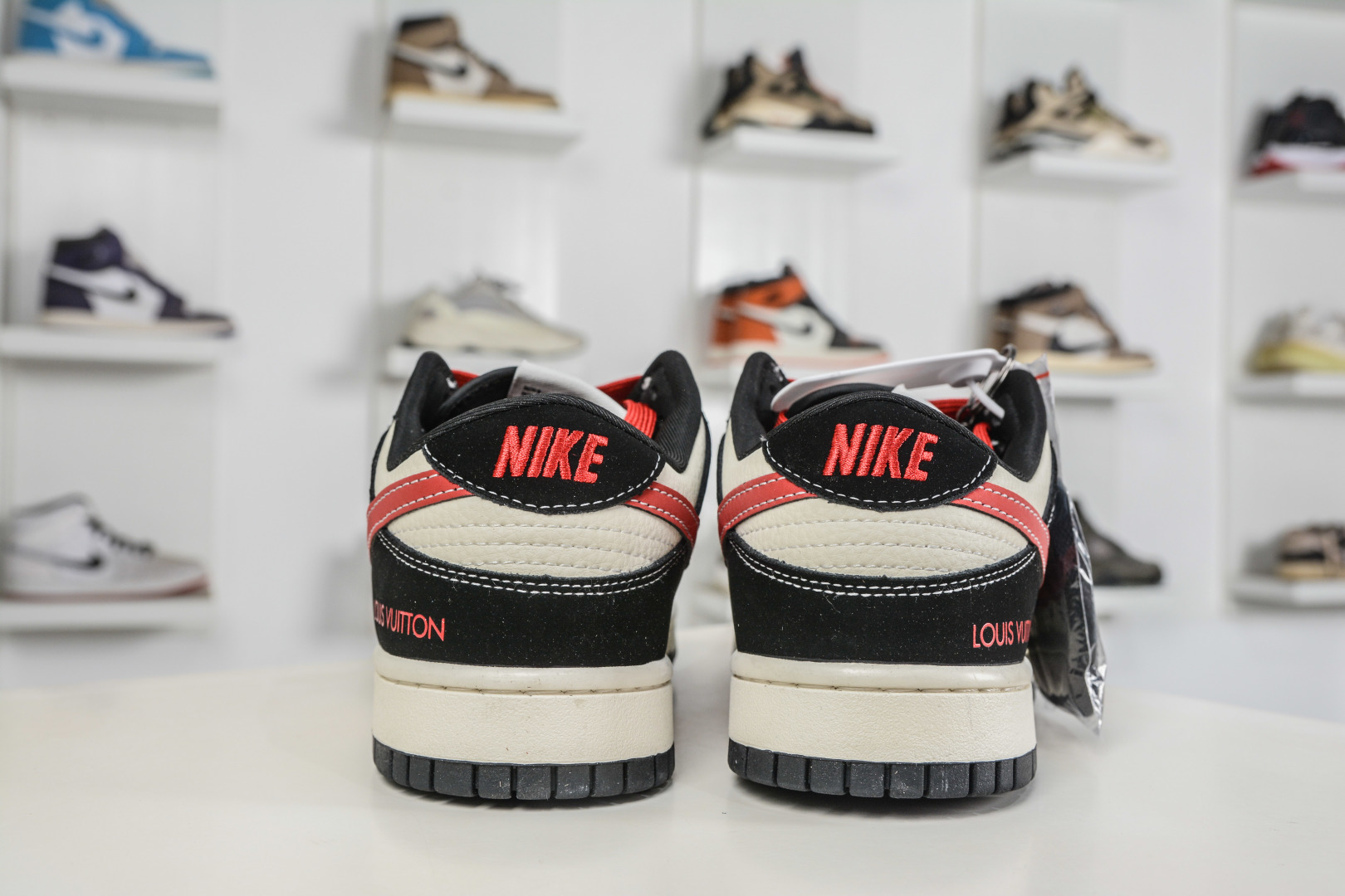 270 Nike SB Dunk Low x Louis Vuitton LV联名-米黑红 SJ8888-006-Chinese UA Cheap High Quatity Brand Clothes Bags handbags Sneakers wholesale wholesaler seller from China Factory suppliers Fashion Clothing Shoes best Quality Beautiful Price 270 Nike SB Dunk Low x Louis Vuitton LV联名-米黑红 SJ8888-006
