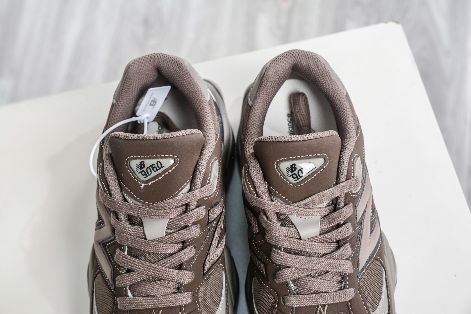 220 T版新百伦New Balance NB9060 巧克力棕 U9060493-Chinese UA Cheap High Quatity Brand Clothes Bags handbags Sneakers wholesale wholesaler seller from China Factory suppliers Fashion Clothing Shoes best Quality Beautiful Price 220 T版新百伦New Balance NB9060 巧克力棕 U9060493