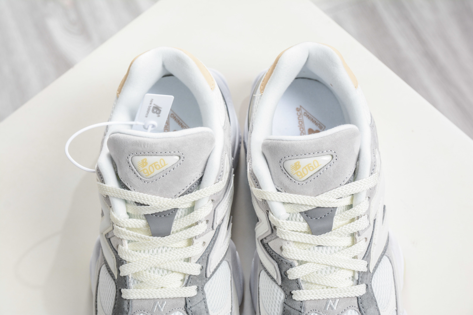 220 T版新百伦New Balance NB9060 米灰 U9060AUB-Chinese UA Cheap High Quatity Brand Clothes Bags handbags Sneakers wholesale wholesaler seller from China Factory suppliers Fashion Clothing Shoes best Quality Beautiful Price 220 T版新百伦New Balance NB9060 米灰 U9060AUB