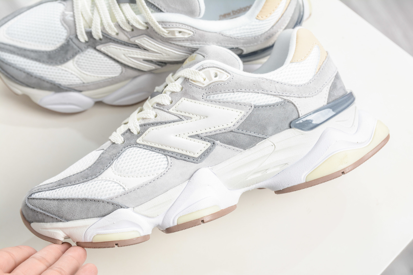 220 T版新百伦New Balance NB9060 米灰 U9060AUB-Chinese UA Cheap High Quatity Brand Clothes Bags handbags Sneakers wholesale wholesaler seller from China Factory suppliers Fashion Clothing Shoes best Quality Beautiful Price 220 T版新百伦New Balance NB9060 米灰 U9060AUB