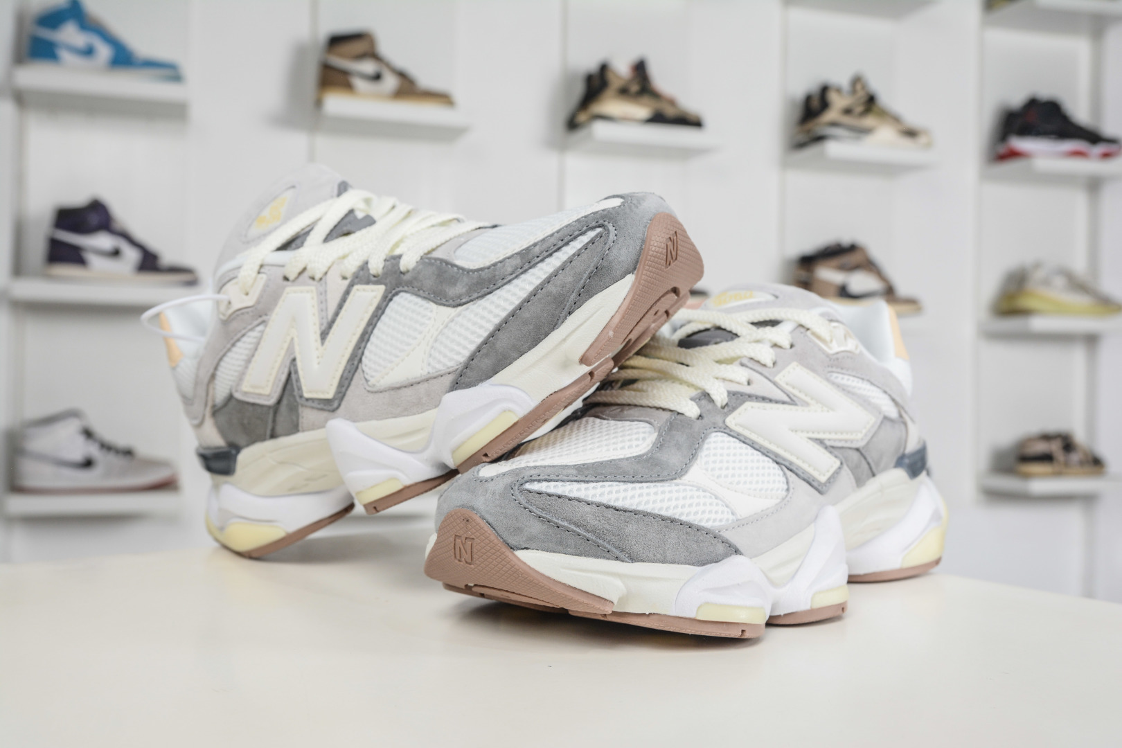 220 T版新百伦New Balance NB9060 米灰 U9060AUB-Chinese UA Cheap High Quatity Brand Clothes Bags handbags Sneakers wholesale wholesaler seller from China Factory suppliers Fashion Clothing Shoes best Quality Beautiful Price 220 T版新百伦New Balance NB9060 米灰 U9060AUB