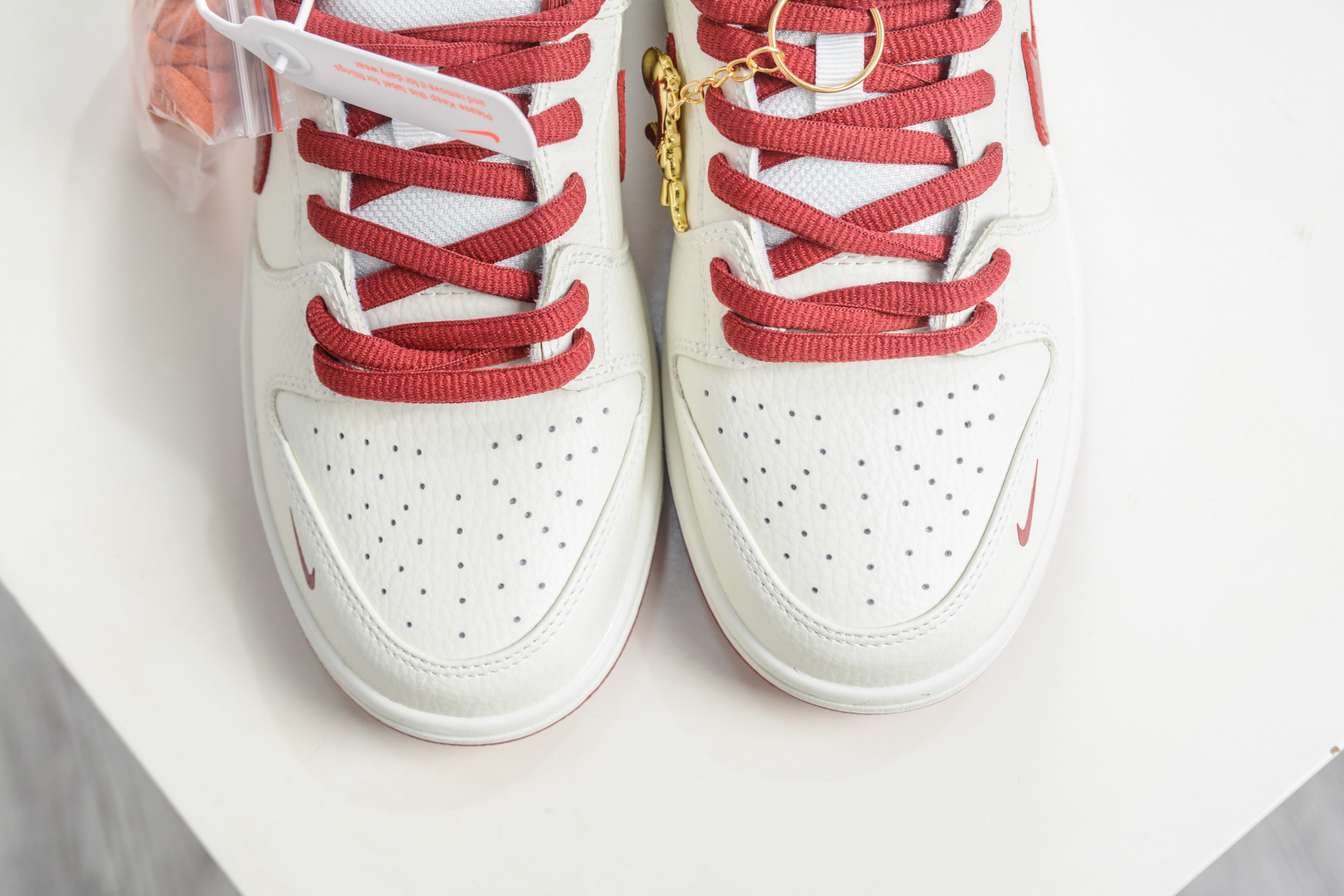 270 Nike SB Dunk Low x Superme SUP联名-白红 AJ6817-004-Chinese UA Cheap High Quatity Brand Clothes Bags handbags Sneakers wholesale wholesaler seller from China Factory suppliers Fashion Clothing Shoes best Quality Beautiful Price 270 Nike SB Dunk Low x Superme SUP联名-白红 AJ6817-004
