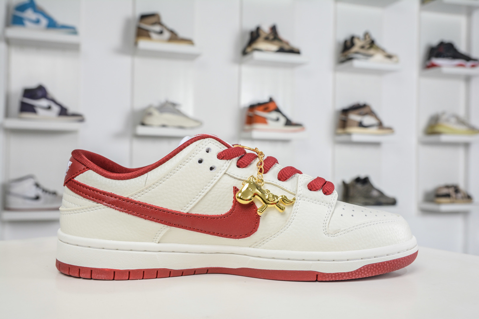 270 Nike SB Dunk Low x Superme SUP联名-白红 AJ6817-004-Chinese UA Cheap High Quatity Brand Clothes Bags handbags Sneakers wholesale wholesaler seller from China Factory suppliers Fashion Clothing Shoes best Quality Beautiful Price 270 Nike SB Dunk Low x Superme SUP联名-白红 AJ6817-004