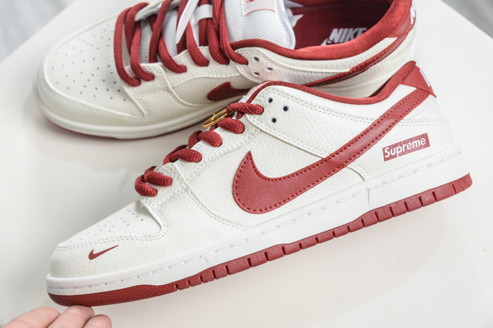 270 Nike SB Dunk Low x Superme SUP联名-白红 AJ6817-004-Chinese UA Cheap High Quatity Brand Clothes Bags handbags Sneakers wholesale wholesaler seller from China Factory suppliers Fashion Clothing Shoes best Quality Beautiful Price 270 Nike SB Dunk Low x Superme SUP联名-白红 AJ6817-004