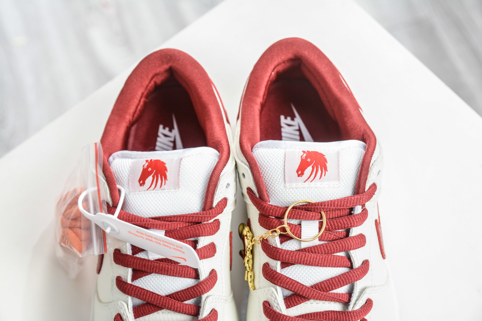 270 Nike SB Dunk Low x Superme SUP联名-白红 AJ6817-004-Chinese UA Cheap High Quatity Brand Clothes Bags handbags Sneakers wholesale wholesaler seller from China Factory suppliers Fashion Clothing Shoes best Quality Beautiful Price 270 Nike SB Dunk Low x Superme SUP联名-白红 AJ6817-004