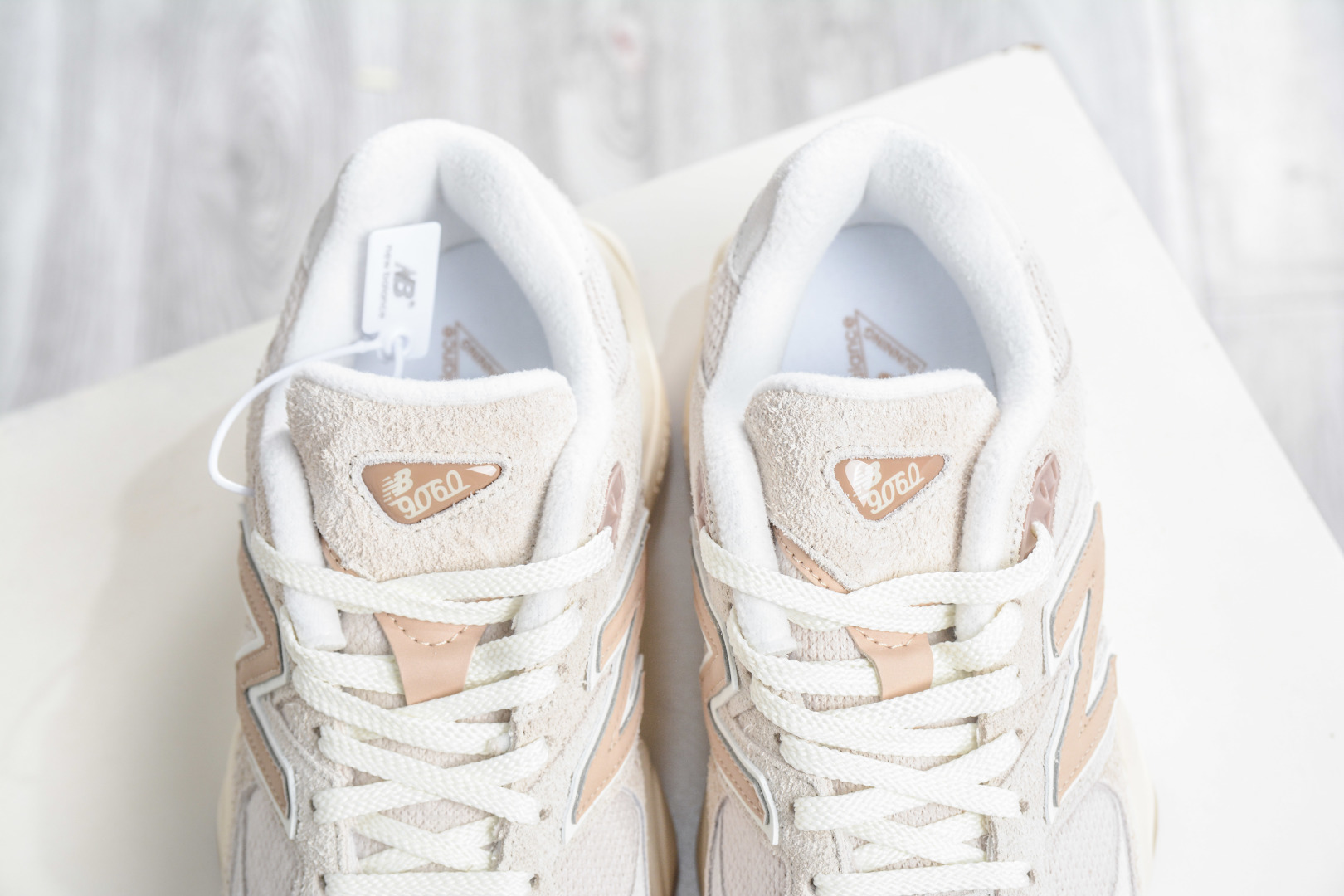220 T版新百伦New Balance NB9060 米色 U9060CCB-Chinese UA Cheap High Quatity Brand Clothes Bags handbags Sneakers wholesale wholesaler seller from China Factory suppliers Fashion Clothing Shoes best Quality Beautiful Price 220 T版新百伦New Balance NB9060 米色 U9060CCB