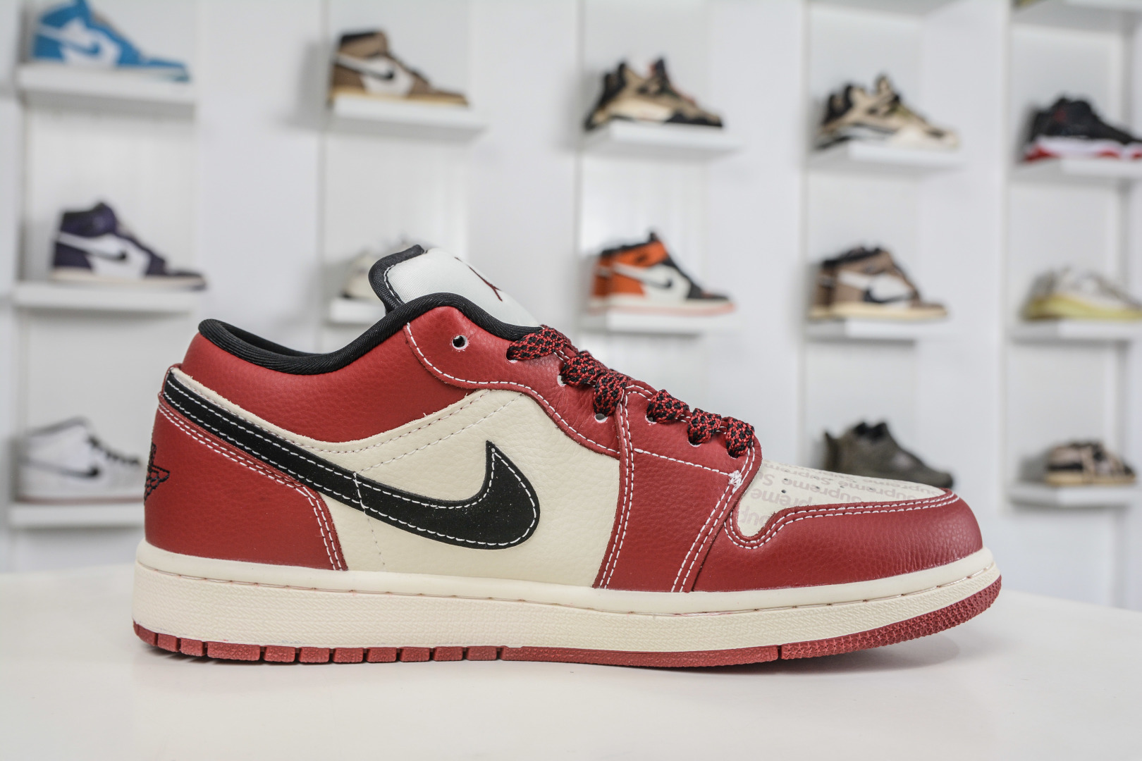 270 Air Jordan 1 Retro Low x Supreme SUP联名-米白酒红黑勾 QJ1988-008