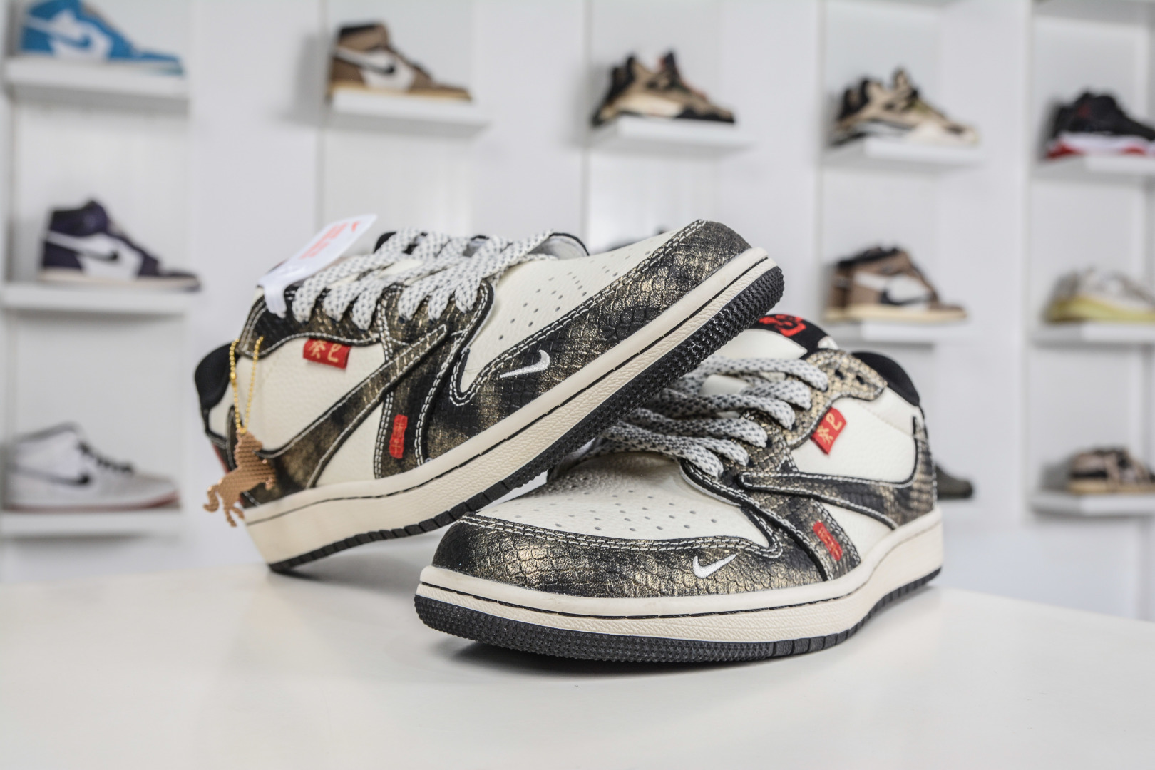 270 TS x Nike Air Jordan 1 Low 马年限定联名 白黑金蛇纹 YX5066-C09