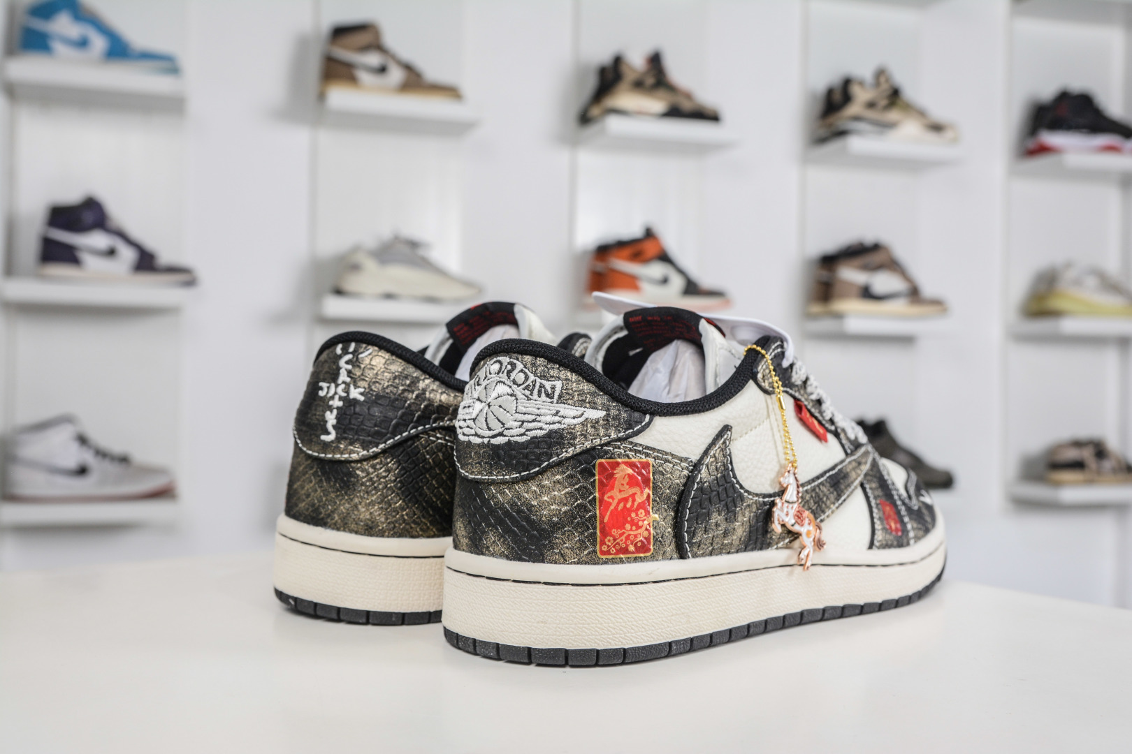 270 TS x Nike Air Jordan 1 Low 马年限定联名 白黑金蛇纹 YX5066-C09