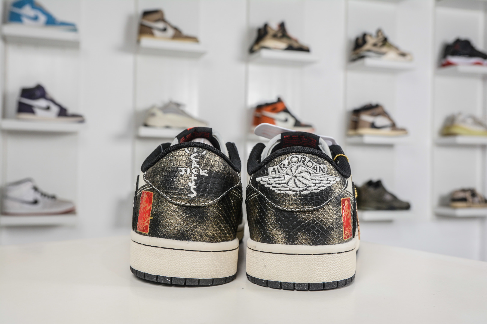 270 TS x Nike Air Jordan 1 Low 马年限定联名 白黑金蛇纹 YX5066-C09