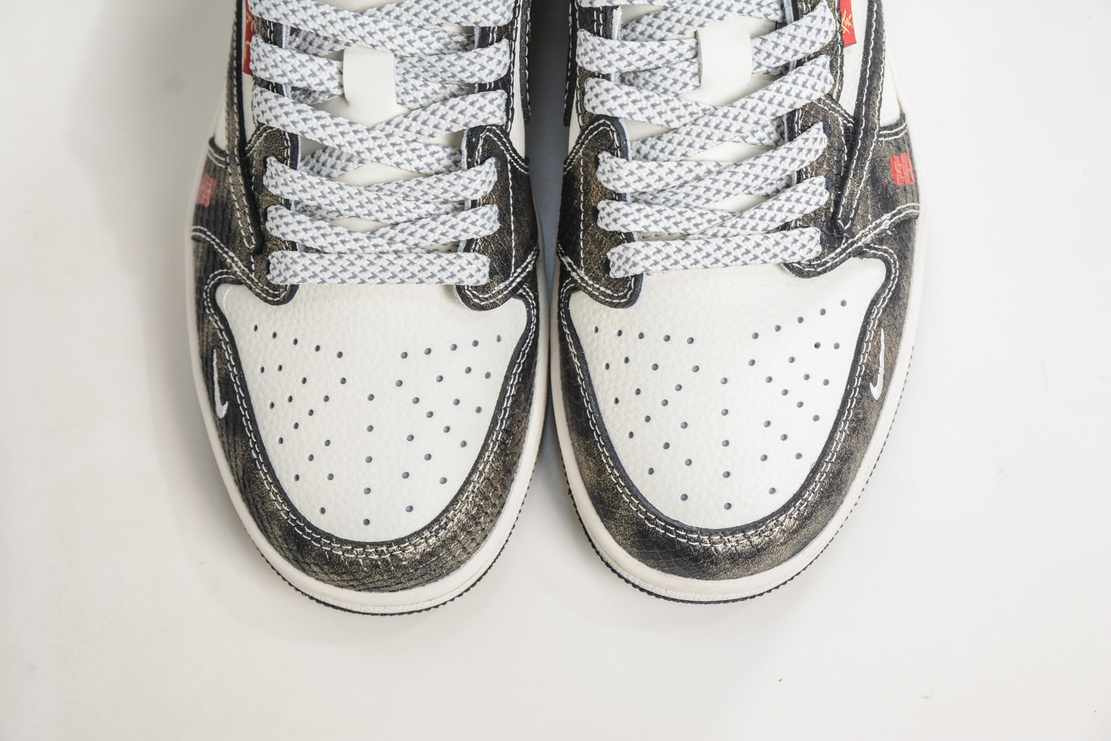 270 TS x Nike Air Jordan 1 Low 马年限定联名 白黑金蛇纹 YX5066-C09