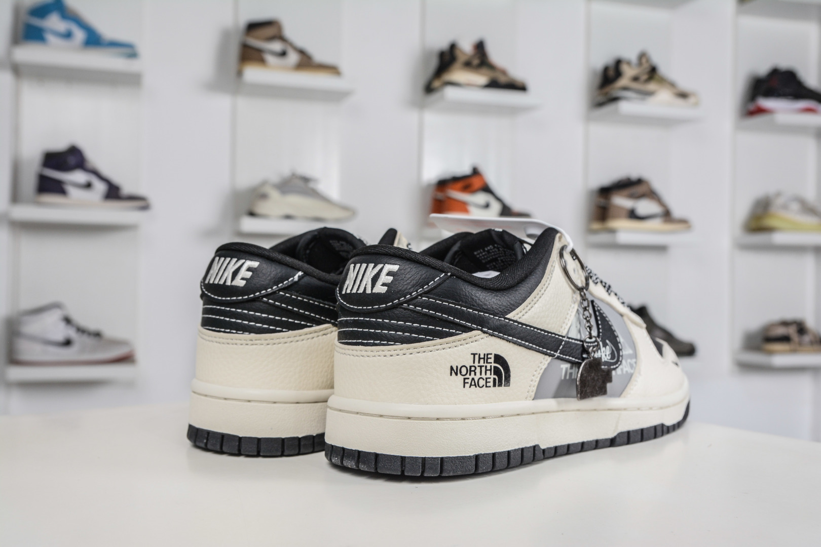270 Nike SB Dunk Low x The North Face 北面联名-米灰黑 DS6608-023-Chinese UA Cheap High Quatity Brand Clothes Bags handbags Sneakers wholesale wholesaler seller from China Factory suppliers Fashion Clothing Shoes best Quality Beautiful Price 270 Nike SB Dunk Low x The North Face 北面联名-米灰黑 DS6608-023